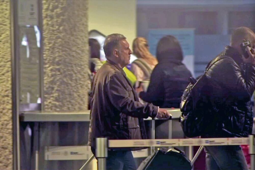 El argentino fue sacado del aeropuerto por gente de la FMF. ESPECIAL