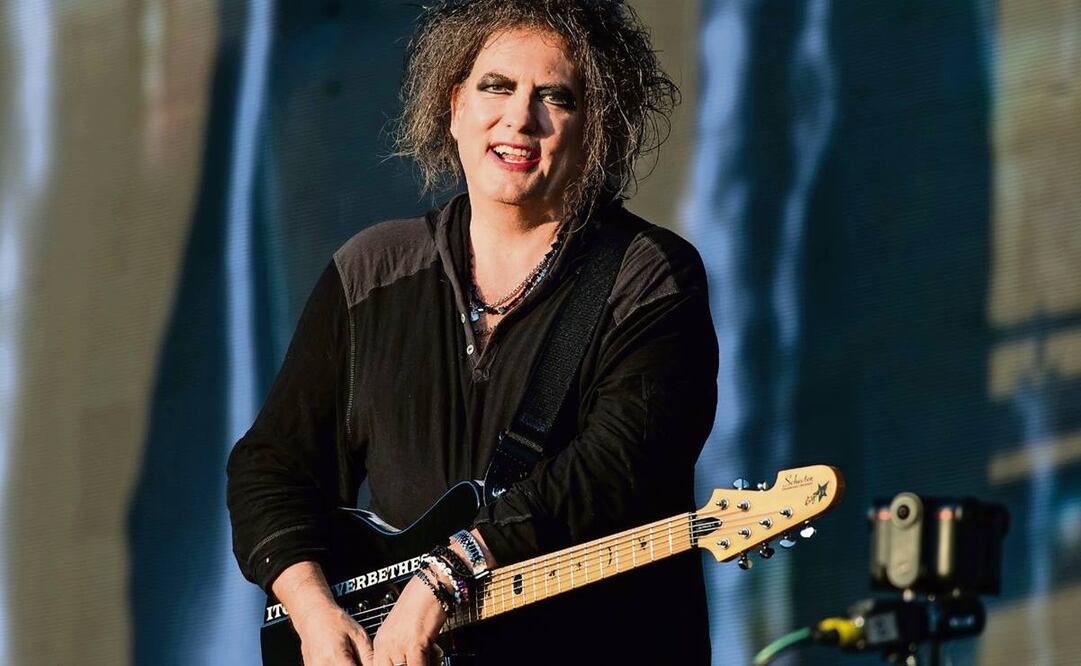 Sting pide donaciones y The Cure (foto) promueve camisetas caritativas.