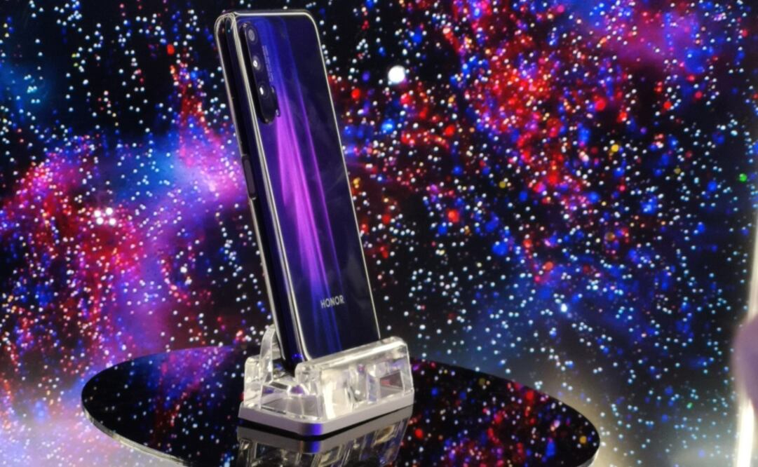 El Honor 20 Pro es el primero en contar con un diseño que refleja varios colores en la parte posterior