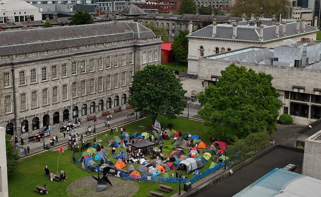 La dirección de la universidad irlandesa Trinity College de Dublín llegó este miércoles a un acuerdo con los manifestantes propalestinos por el que desinvertirá en compañías israelíes. Foto: AP