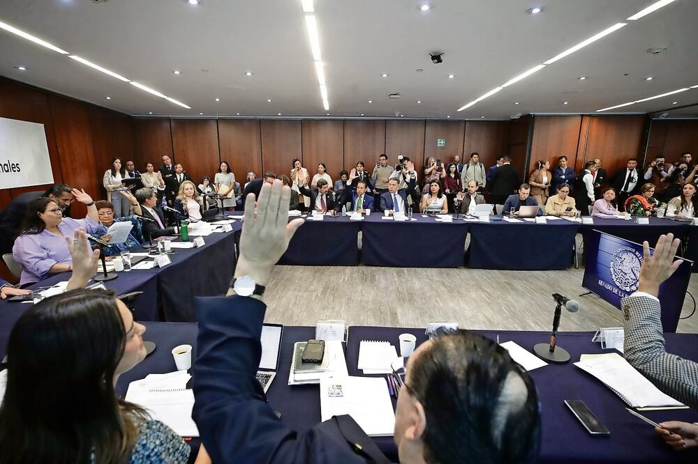 Senadores oficialistas definen ruta, el domingo 8 sesionarán comisiones unidas; el martes 10, sesión plenaria, y el miércoles 11 el pleno debatirá y votará la iniciativa del Ejecutivo federal. Foto Especial