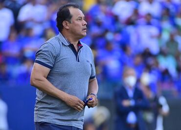 Juan Reynoso y su emoción del segundo título con Cruz Azul, "Ni el mejor guionista escribe algo así”