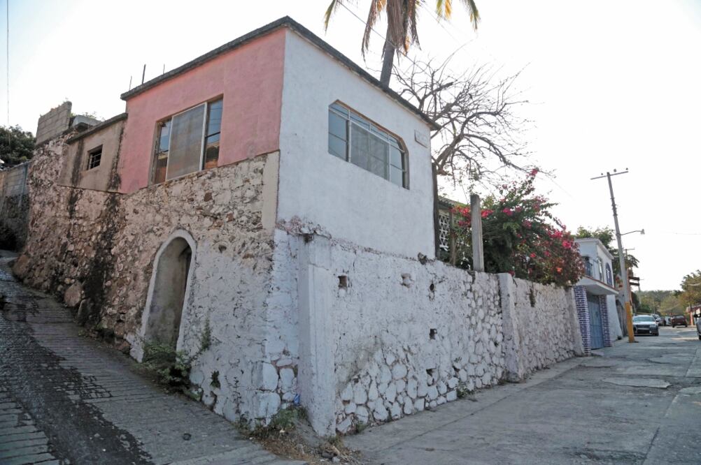 Este inmueble, en Amacuzac, Morelos, es presuntamente una casa de seguridad que pertenece a la organización criminal Los Rojos, cuyo líder, apodado El Carrete, fue aprehendido el jueves por fuerzas federales. Foto: CIUDADANOS MX