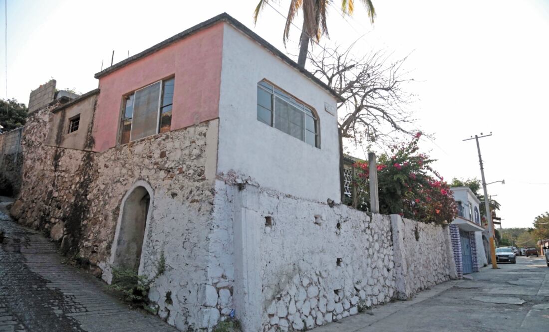 Este inmueble, en Amacuzac, Morelos, es presuntamente una casa de seguridad que pertenece a la organización criminal Los Rojos, cuyo líder, apodado El Carrete, fue aprehendido el jueves por fuerzas federales. Foto: CIUDADANOS MX