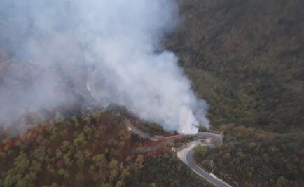 Combaten incendio forestal en la sierra de Santiago, NL