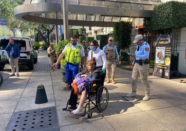Tres trabajadores resultan lesionados tras caer de un andamio en el hotel Imperial en la alcaldía Cuauhtémoc