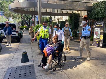 Tres trabajadores resultan lesionados tras caer de un andamio en el hotel Imperial en la alcaldía Cuauhtémoc