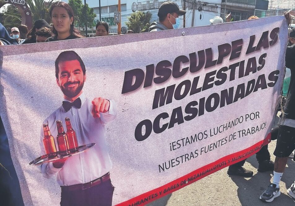 Trabajadores de bares cierran avenida López Mateos y Chimalhuacán. Foto Especial