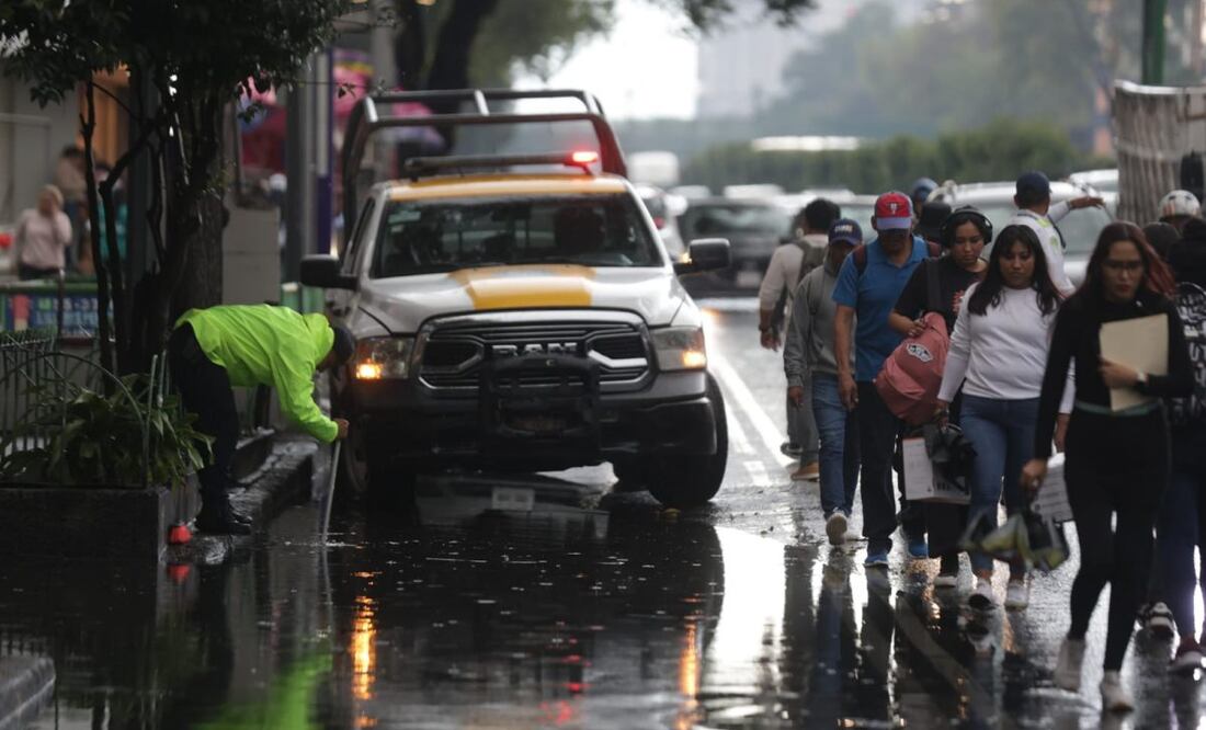Intensas lluvias dejan encharcamientos y árboles caídos en CDMX. Foto: Francisco Rodríguez / EL UNIVERSAL