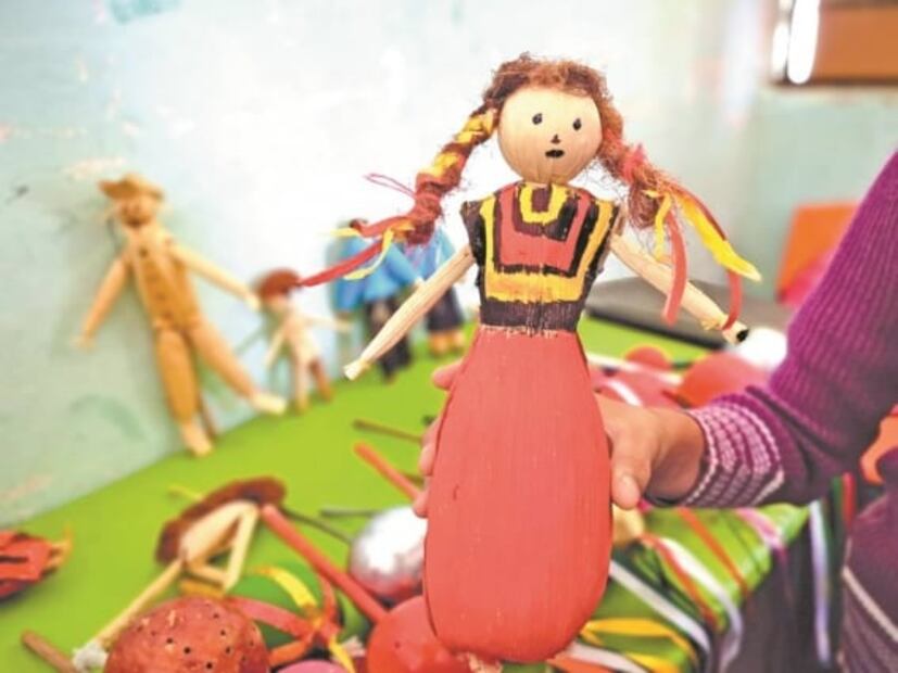 Niños ikoots dan vida a juguetes ancestrales