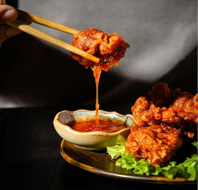 En Gaman Ramen se pueden maridar los platillos con bebidas hechas con sake. Foto: Cortesía Gaman Ramen