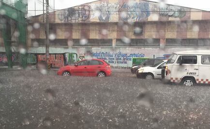 Inundaciones causan complicaciones viales en Ecatepec