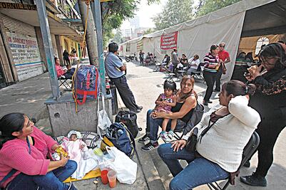 CNTE refuerza su plantón