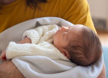 Mujer recibe burlas por inspirarse en una app para nombrar a su bebé