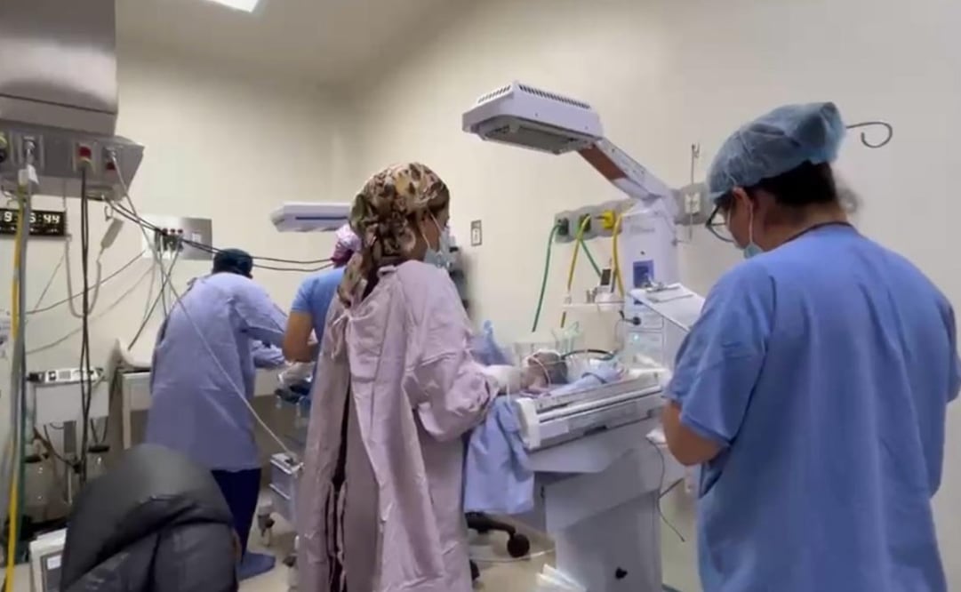 Nacen trillizos en hospital de San Luis de la Paz, Guanajuato; los tres bebés se reportan estables.
Foto: Especial.