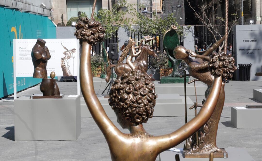 El atrio de San Francisco, en el Centro Histórico, exhibe 19 esculturas de bronce de Salvador Dalí. 