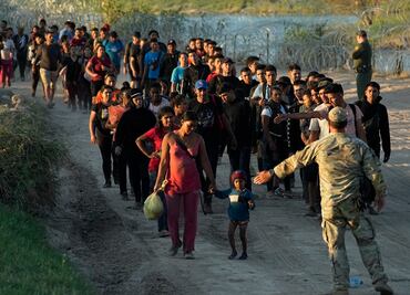 "¿Estamos seguros?": sentimiento agridulce de cientos de venezolanos en frontera de EU