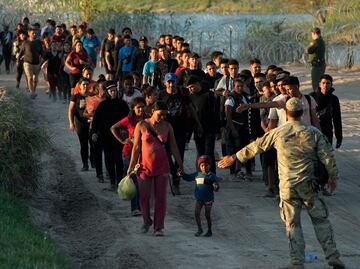 "¿Estamos seguros?": sentimiento agridulce de cientos de venezolanos en frontera de EU