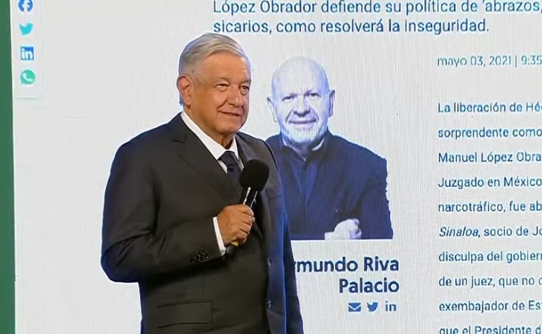 El presidente López Obrador exhibió de nueva cuenta al periodista Raymundo Riva Palacio en su mañanera. Foto: Captura de pantalla