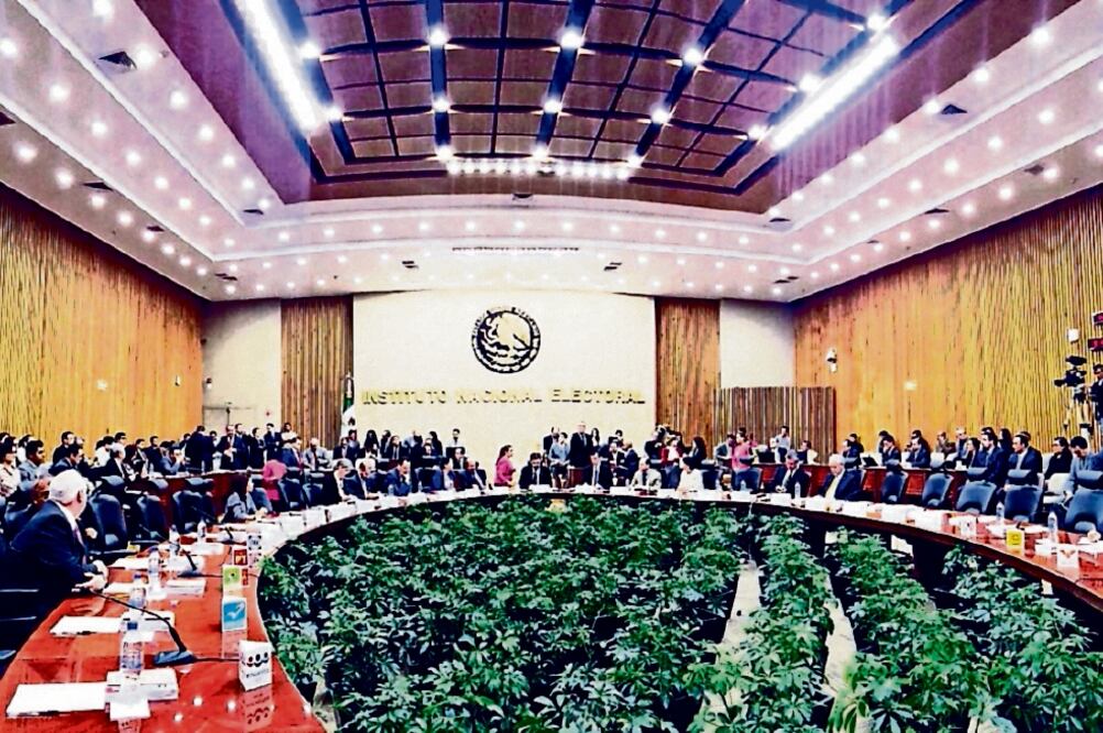 El presidente de la Comisión de Fiscalización del INE, Ciro Murayama, dijo que aunque parezcan multas severas, la revisión fue adecuada (ARCHIVO ELUNIVERSAL)