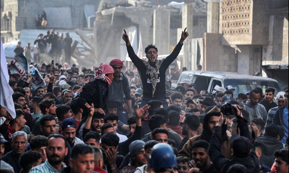 Palestinos participan en una protesta contra Hamas, para exigir el fin de la guerra con Israel, en Beit Lahia, al norte de la Franja de Gaza, el 26 de marzo de 2025. Foto: AFP