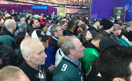 Favre y Warner provocan tumulto antes del Super Bowl