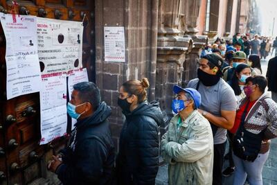 Vecinos de CDMX acuden a votar en la consulta de revocación de mandato