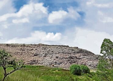 Vecinos padecen los jugos tóxicos de relleno sanitario