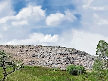 Vecinos padecen los jugos tóxicos de relleno sanitario