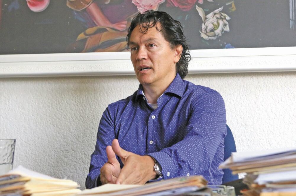 Jiménez basa el relato en anécdotas que le contó el cantante. Foto: CARLOS MEJÍA. EL UNIVERSAL