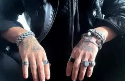 Los 3 símbolos nazis que tiene grabados en su piel el atacante de Cristina Kirchner