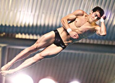 Salto de oro ante su público