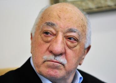 Turquía acusa a predicador islamista de colaborar con guerrilla kurda