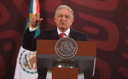 AMLO se compara con normalistas de Ayotzinapa sobre ser opositor: "Son fresas"