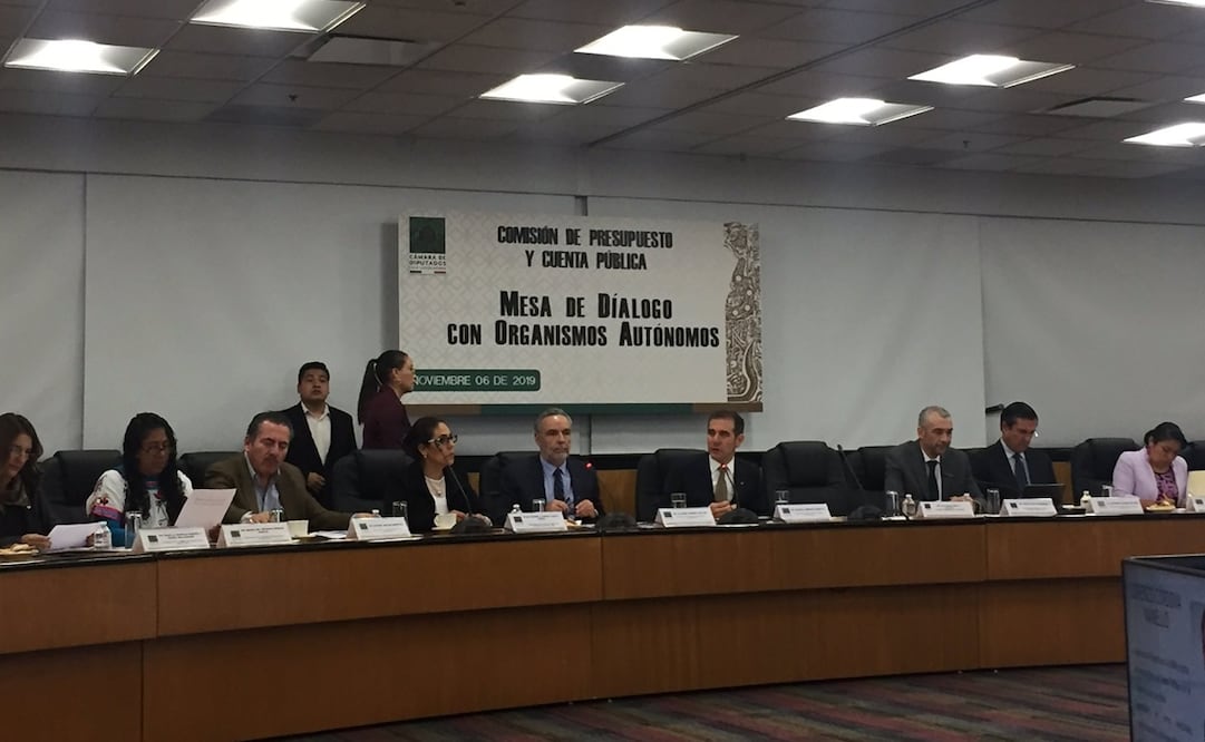 Lorenzo Córdova en reunión con diputados de la Comisión de Presupuesto y Cuenta Pública / Tomada de Twitter @lorenzocordovav