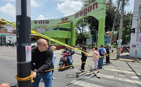 Vecinos de Villa de Aragón, en la GAM, bloquean vialidad por retiro de puerta; buscan reinstalar acceso peatonal