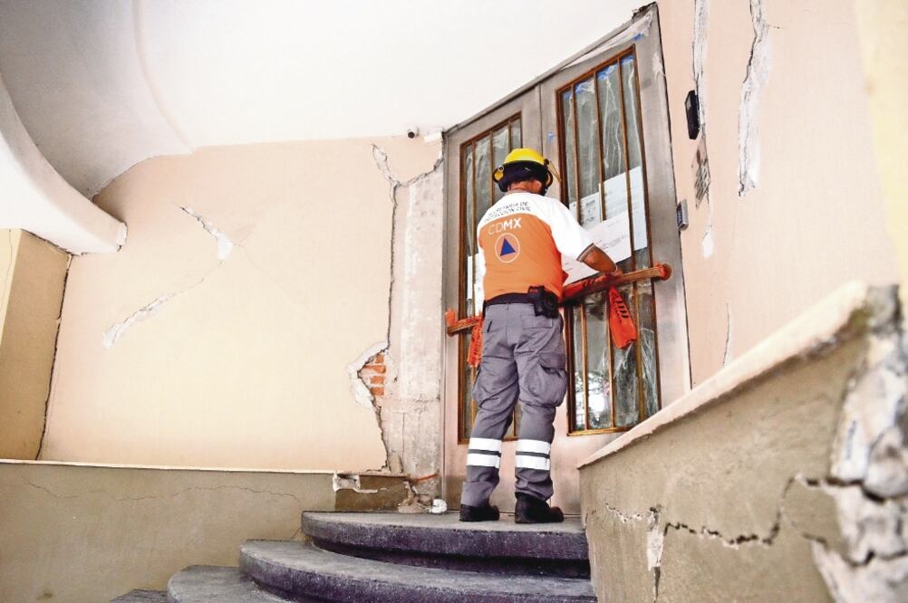 Impacto. El Edificio Basurto, en la colonia Hipódromo Condesa, resultó afectado por el sismo del 19-S. 