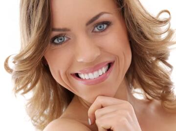 Las 3 frutas que te ayudarán a blanquear los dientes