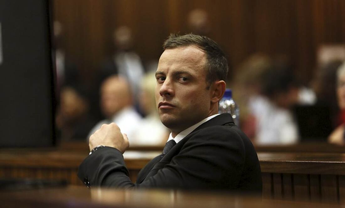 Pistorius en una sesión con la corte tras matar a su novia. Archivo