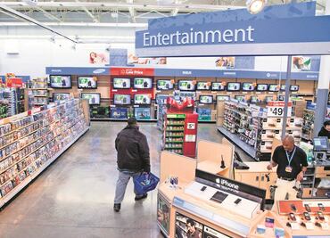 Mujer roba comida en supermercado de EU; policía la perdona