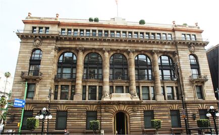 Analistas de Banxico ven estancamiento económico y más inflación