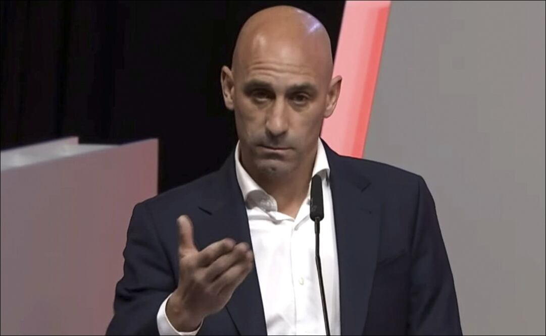 Luis Rubiales dimite como presidente de la Federación Española y las redes lo celebran / FOTO: ESPECIAL