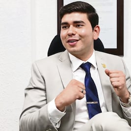 “Política y ciudadano viven un divorcio”