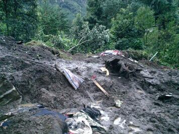 Alud de tierra mata a cinco niños y un adulto