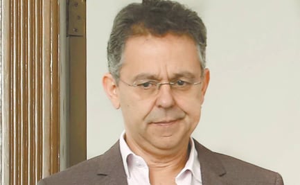 AMLO exilia a uno de sus hombres más cercanos