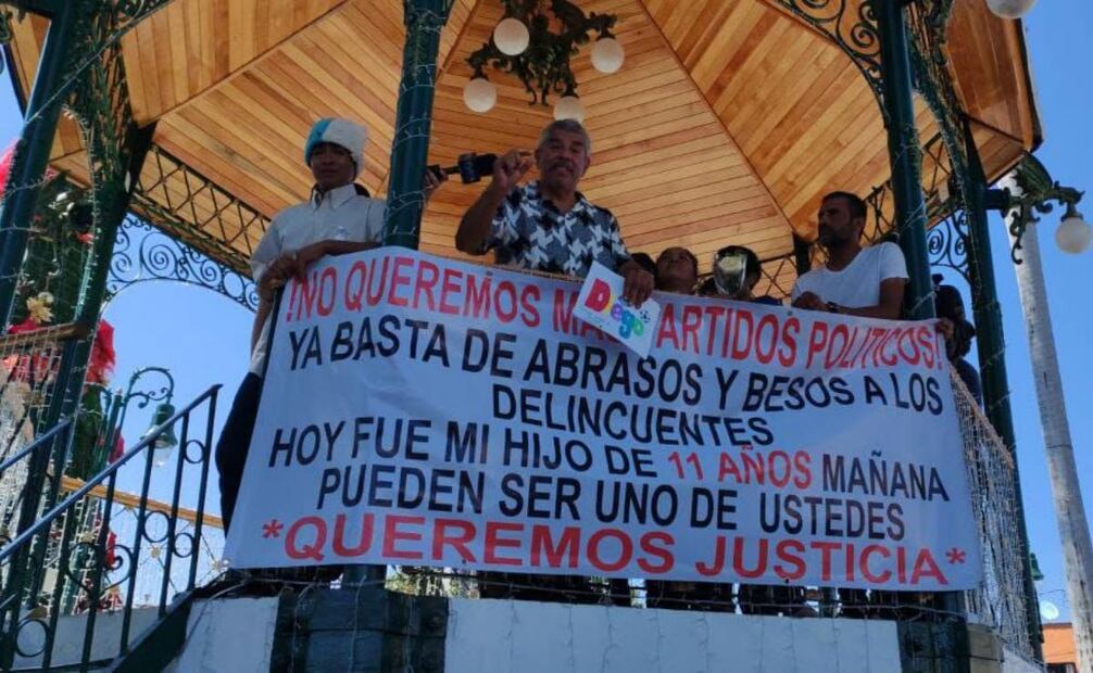 Durante el sepelio del menor de 11 años que perdió la vida durante el ataque a un bar, familiares y amigos exigieron justicia. (04/12/2024). Foto: Especial