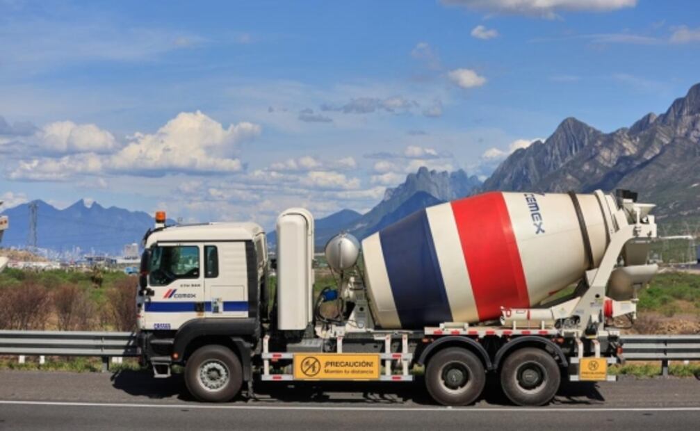 Cemex pone en marcha flotilla de camiones revolvedores impulsados por gas natural
