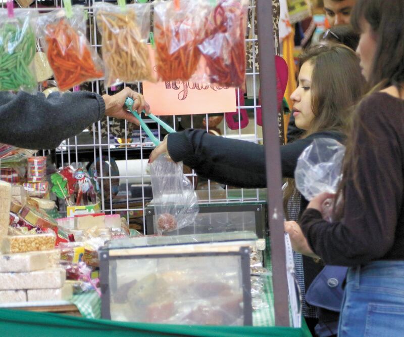 El 1 de enero pasado entró en vigor la prohibición de bolsas de plástico de un sólo uso; Sedema dice que sólo 7.8% de los negocios incumplen la ley. ARCHIVO EL UNIVERSAL