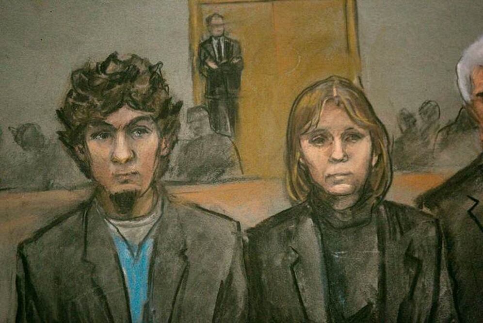 Dzhokhar Tsarnaev, de 21 años, confesó haber colocado junto a su hermano Tarmerlán, muerto en una persecución con la policía, las dos bombas caseras en la línea de meta de la maratón de Boston de 2013 que mataron a tres personas