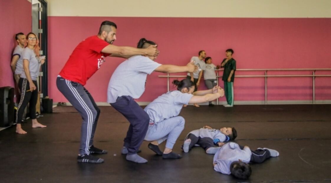 Con ópera y danza, mexicanos expresan rechazo a la política migratoria orquestada por Donald Trump